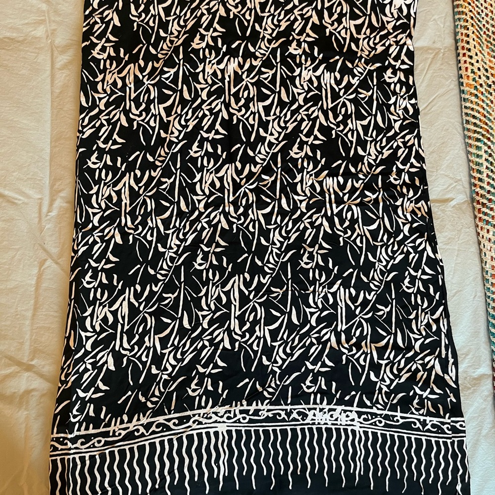 Black and White Print Sarong